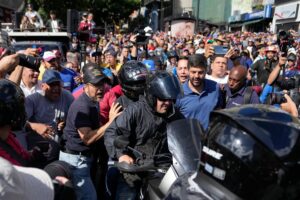 Apresan a Machado