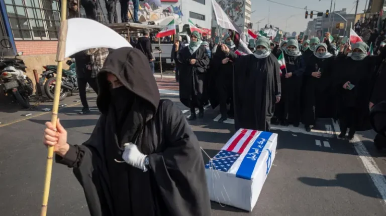 Ataud en Gaza con banderaUSA