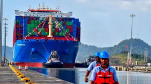 Barco del canal de Panama