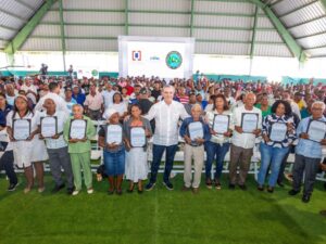 Entrega-titulos-de-viviendas-e1736676474409