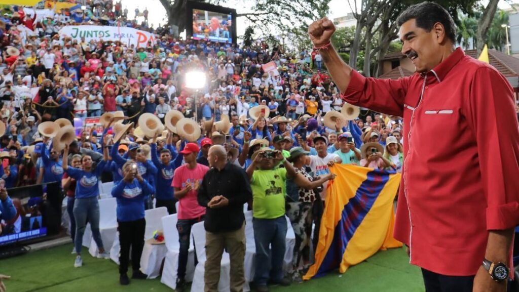 Maduro frente a la multitud