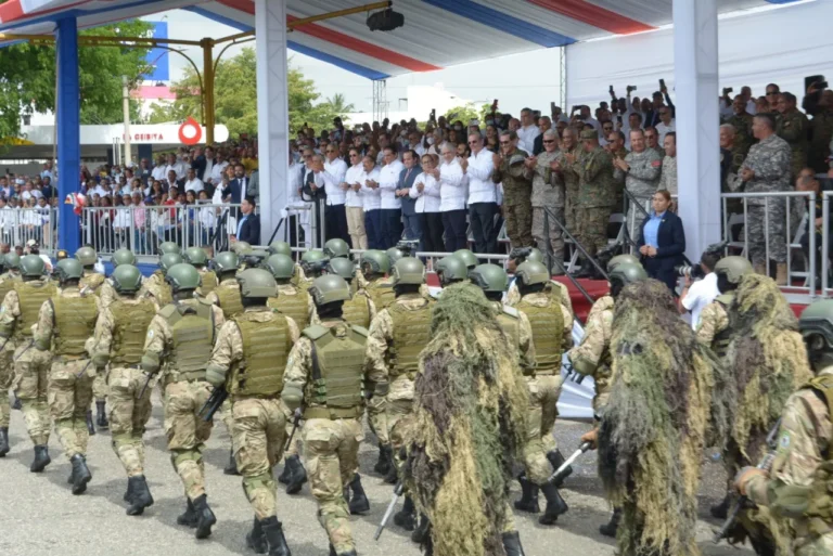 abinader-encabeza-desfile-militar-batalla-30-de-marzo-en-santiago-2