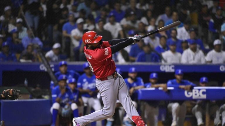 leones-del-escogido-ganan-la-corona-17-en-un-septimo-partido-focus-min0.14-0.31-896-504