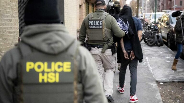 negocios-de-dominicanos-desiertos-tras-redada-migratoria-en-ny-focus-0-0-896-504