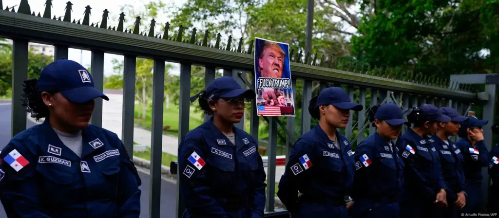 policias de Panama en embajada USA