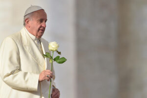 El papa sigue grave
