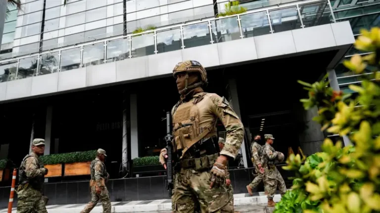 Militares panameños