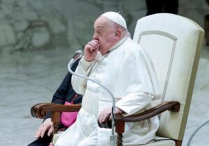 Papa Francisco en estado critico 01