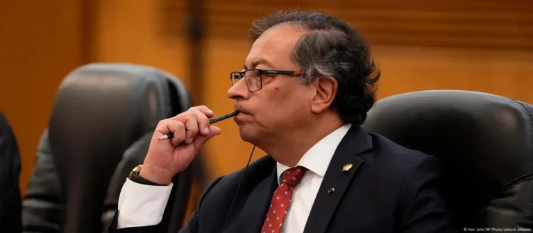 Petro pide renuncias a su gabinete