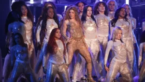 Shakira y su bailarines