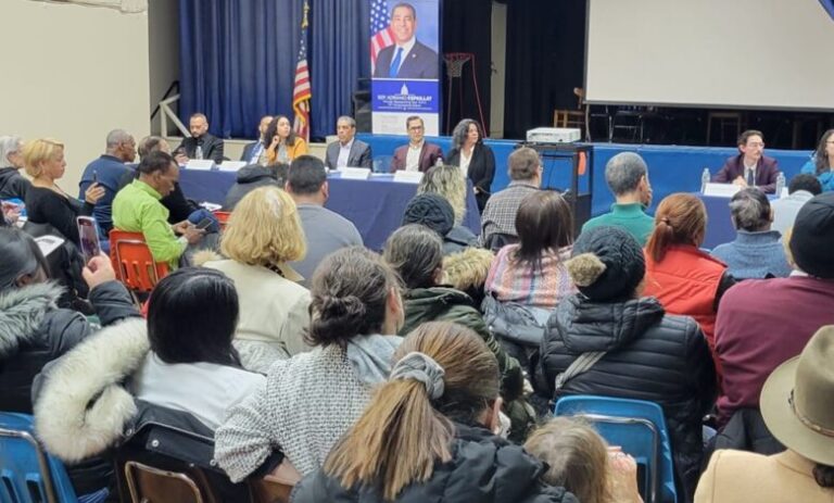 aaaaaaaaaaa-Antes-redadas-ICE-dominicanos-valoran-encuentros-comunitarios-dirige-congresista-Espaillat-780x470