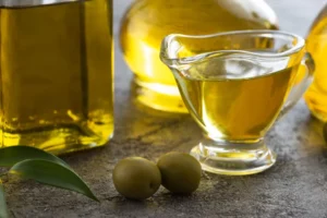 cup-olive-oil-green-olives-728x486