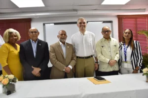 ministro de Educacion y la ADP