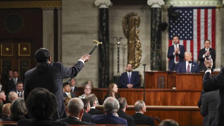 Congresista expulsado en discurso de Trump