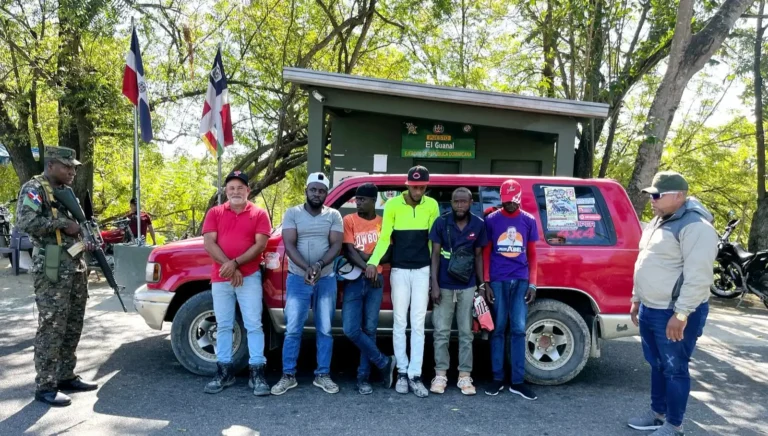 Ilegales y chofer apresados