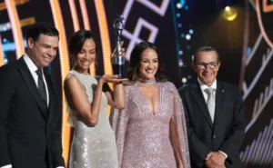 Zoe Saldaña recibe El Soberano