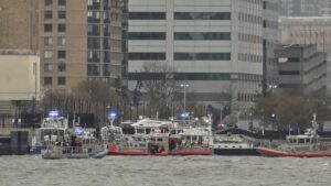 Cae helicoptero en Rio Hudson