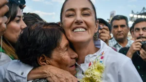 Como la presidenta de Mexico gana popularidad