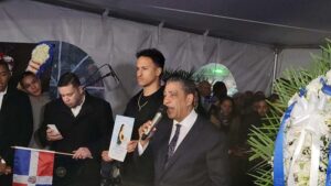 Congresista Adriano Espaillat y partes asistentes