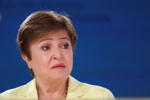 Directora FMI advierte