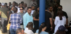 Familiares de las víctimas esperan por información sobre sus parientes