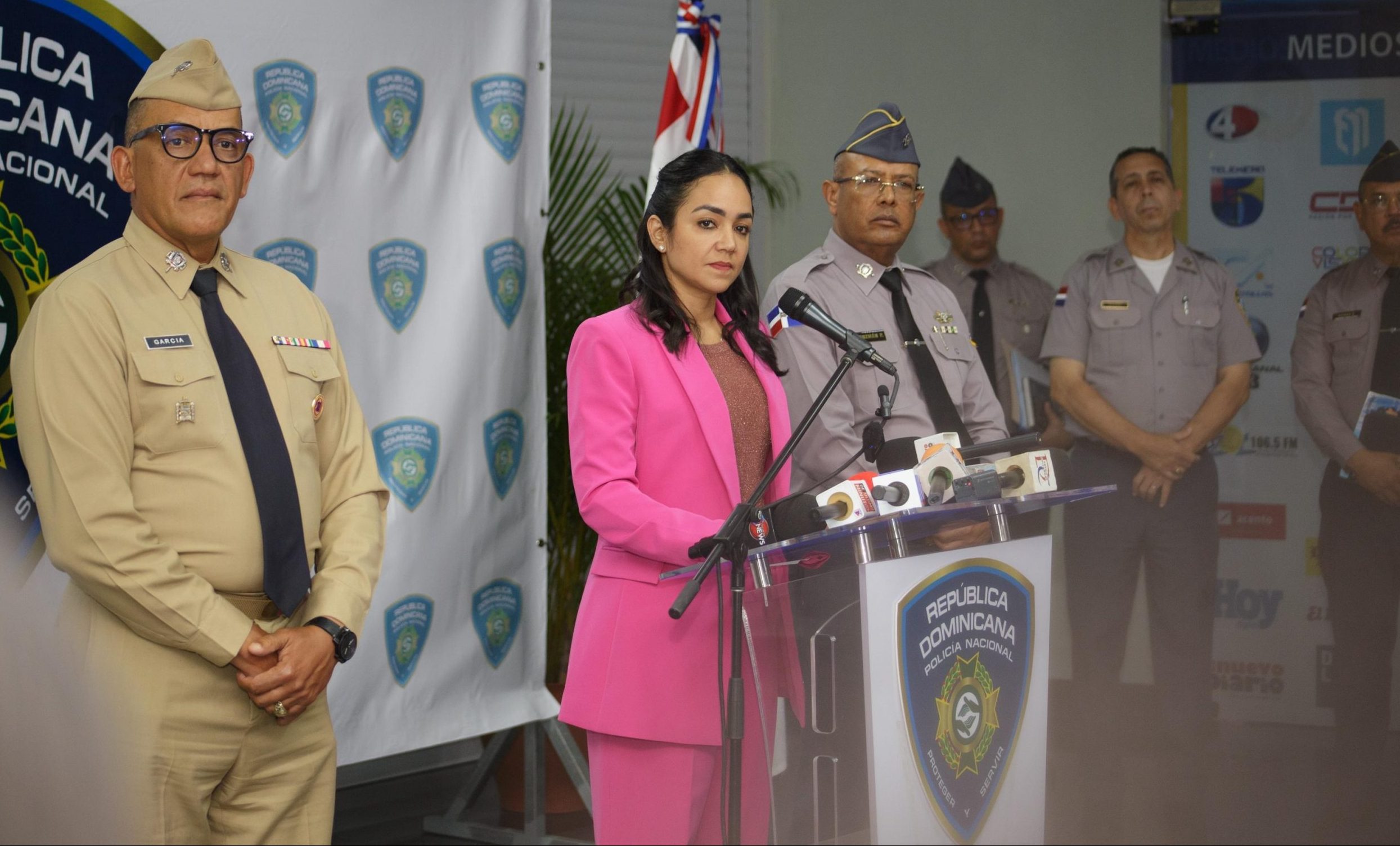 La-ministra-de-Interior-y-Policia-Faride-Raful-en-rueda-de-prensa-este-lunes-7-de-abril-2025-scaled-e1744064610369