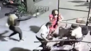 Mujer dispara a otra mujer
