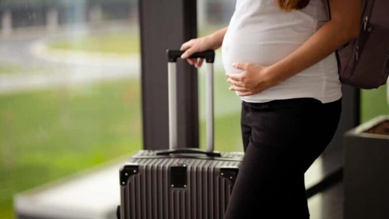 Mujer embarazada viaja a USA