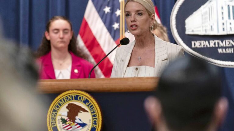 Pam Bondi, secretaria de Justicia USA