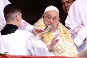 Papa Francisco, debil pero presente