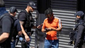 Agentes de ICE detienen a un dominicano en PR