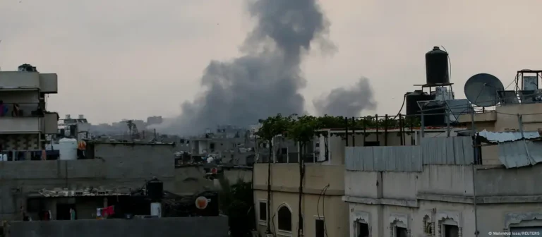 Columna de humo en Gaza