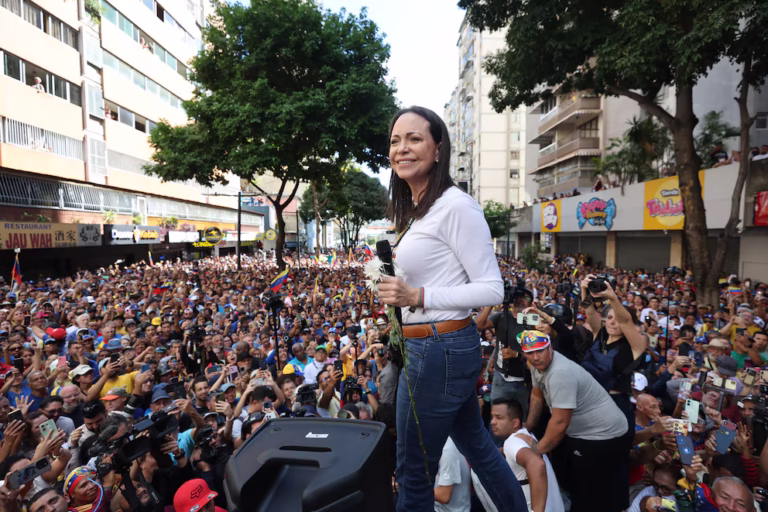 Maria Corina felicita venezolanos