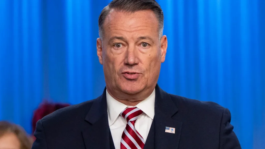 Todd Lyons, director interino ICE
