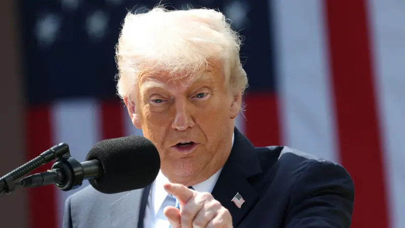 Trump prohibe a Harvard