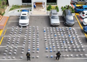Incautan 1,300 kilos drogas