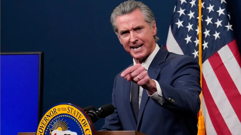 Newsom, gobernador de California demanda a Trump