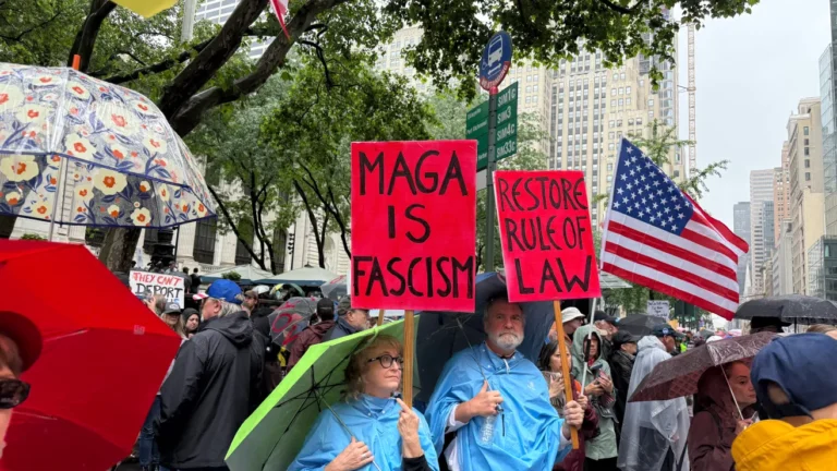 Protestan contra Trump y su politica