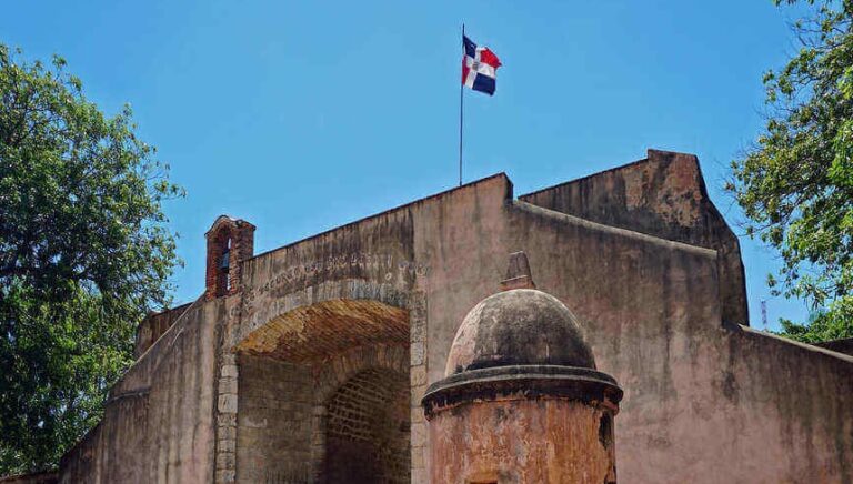 Puerta-del-Conde-en-Santo-Domingo