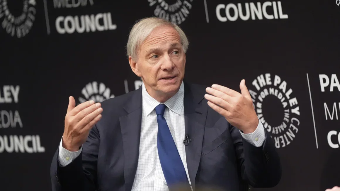 Ray Dalio lanza advertencia a EEUU
