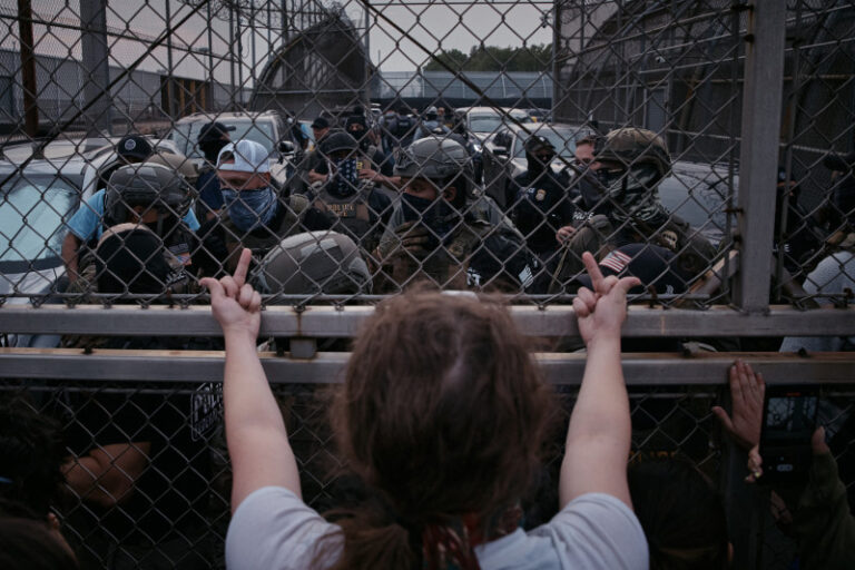 Redadas contra migrantes