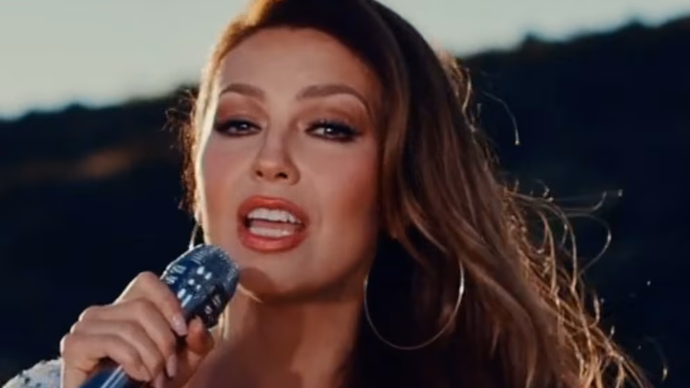Thalia es criticada por no hablar inmigrantes