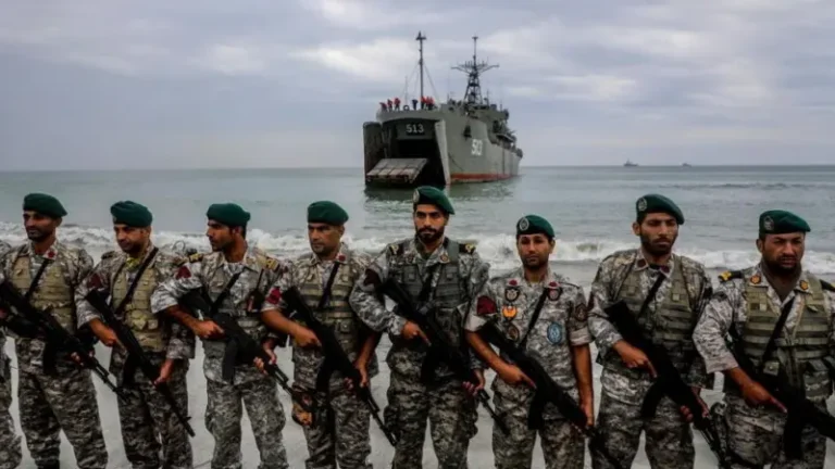 Tropas iranien elestrecho de Ormuz