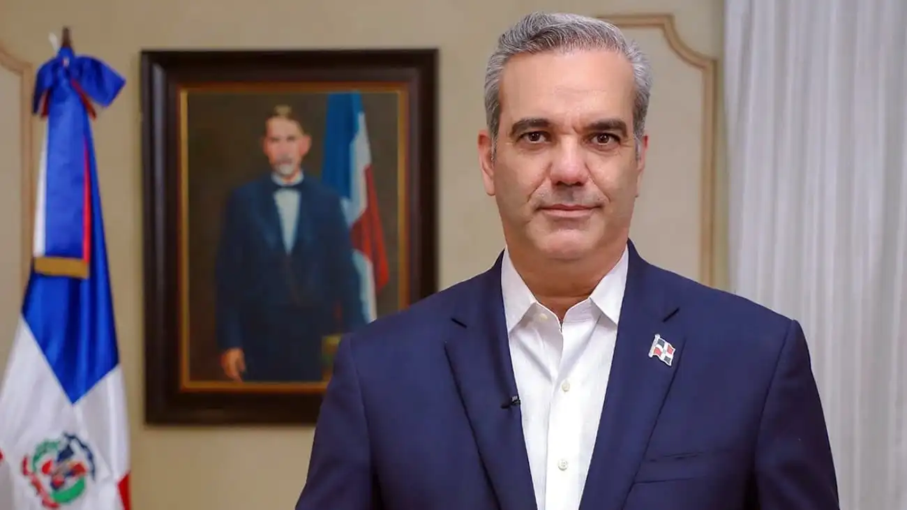 Abinader dona cada mes su salario