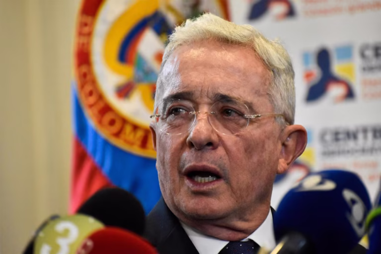 Alvaro Uribe declarado culpable