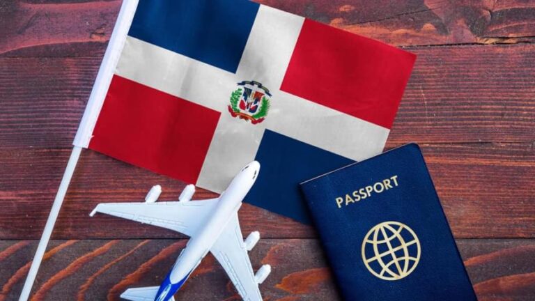 Bandera y pasaporte dominicano