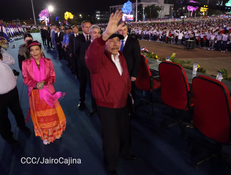 Daniel Ortega en celebracion aniversario revolucion