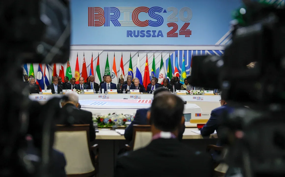 Funcionarios y presidentes en cumbre BRICS