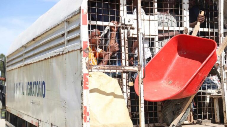 Haitianos en la camiona de migracion RD