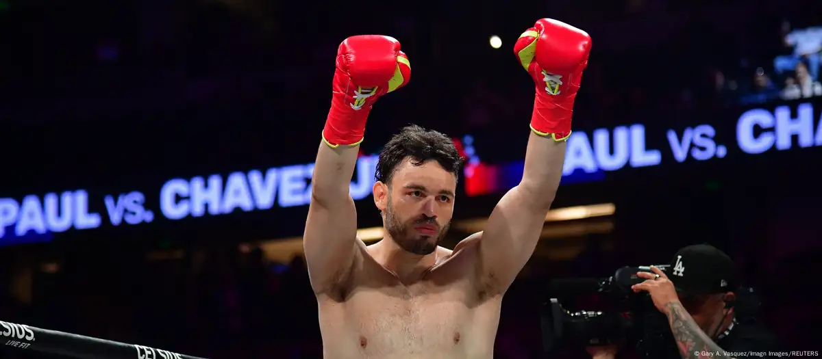 Julio Cesar Chavez jr. 002